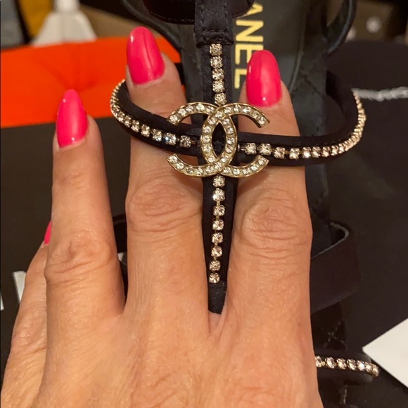 Chanel - Picture 8 of 16